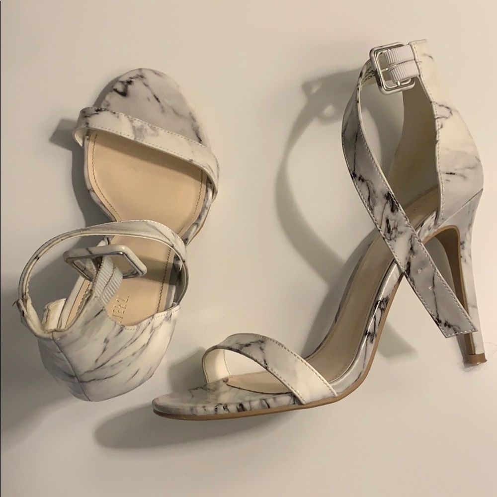 Heels - Picture 4 of 4